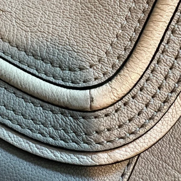 ⭐️ LOW START ⭐️ Kate Spade Gray Crossbody Bag with Flap Closure - Picture 12 of 15